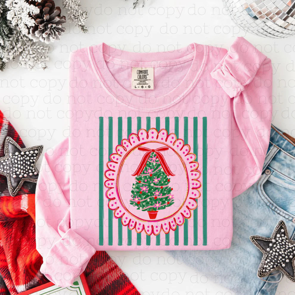 COQUETTE CHRISTMAS TREE FRAME TEE